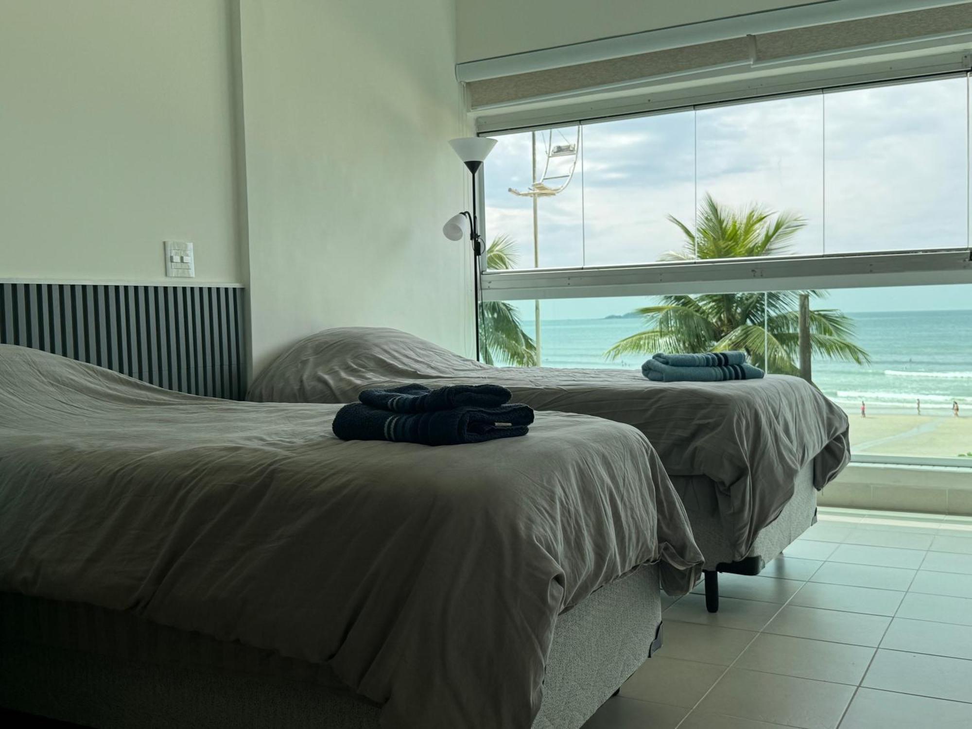 גוארויה Apartamento Vista Para O Mar E Pe Na Areia מראה חיצוני תמונה